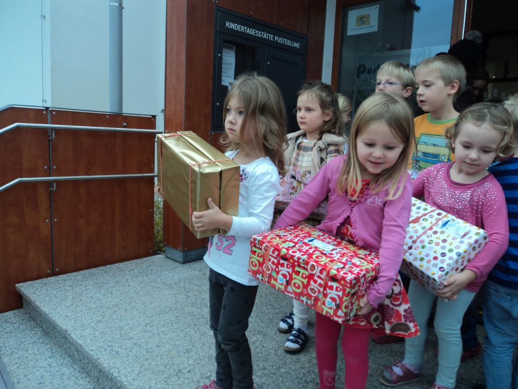 2015 12 03 Geschenkabholung Pusteblume 2